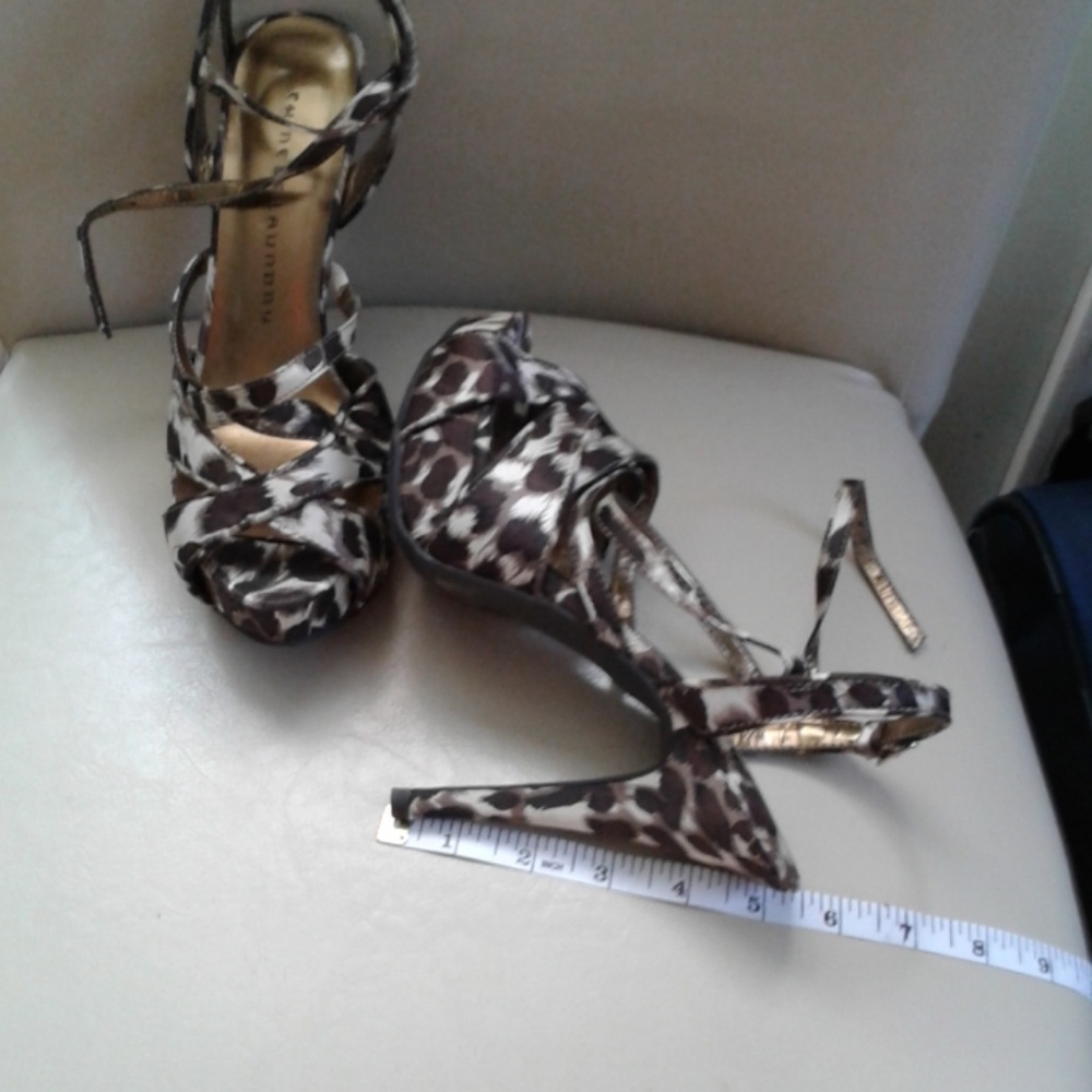 Heeled strappy sandal